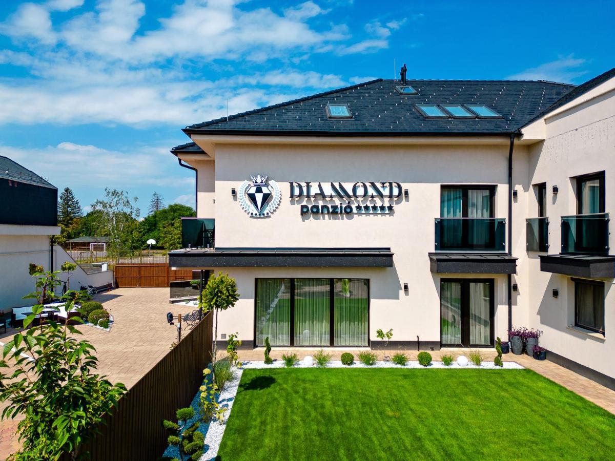 Bed and Breakfast Diamond Panzio à Hajdúszoboszló Extérieur photo