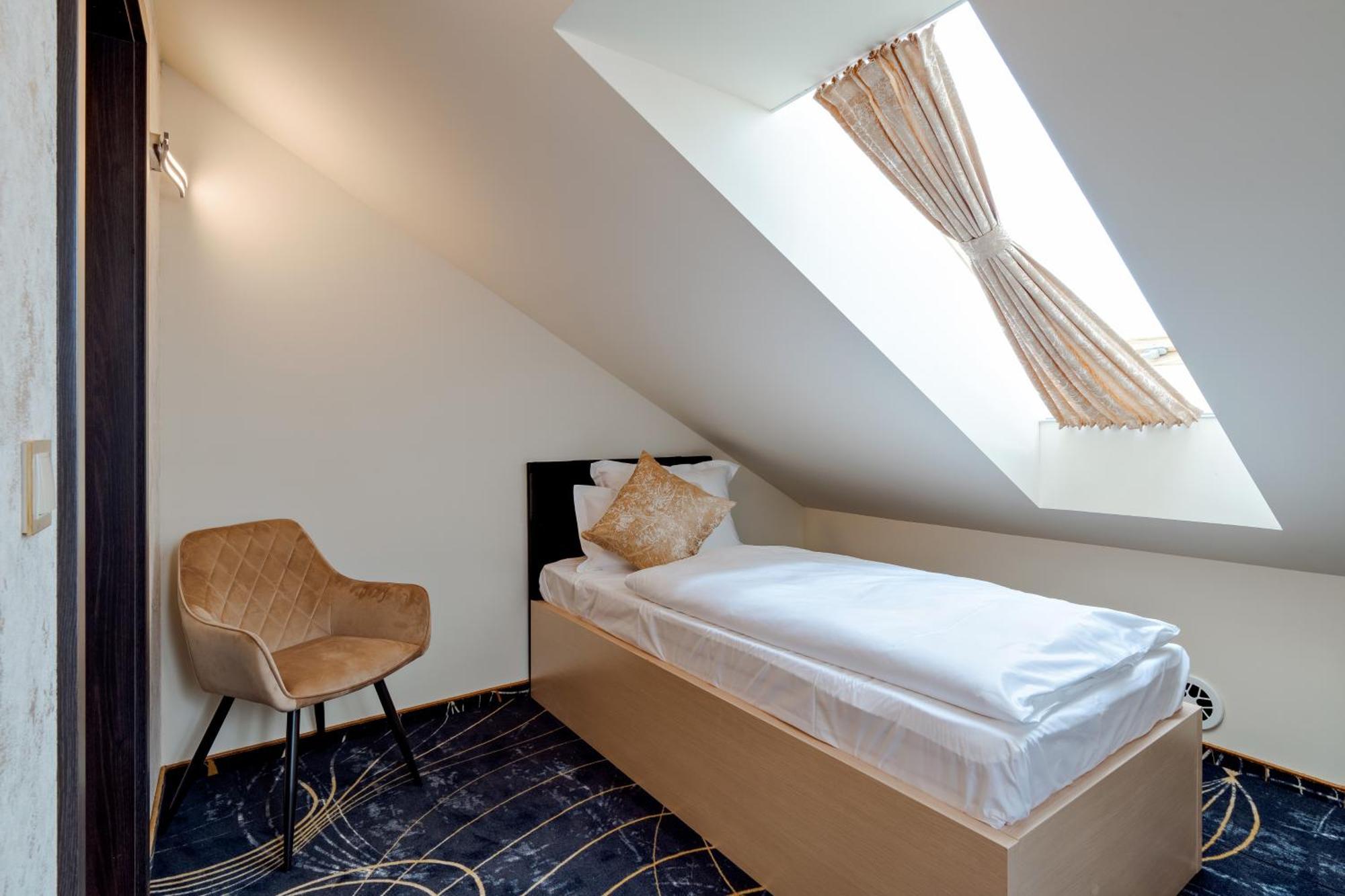 Bed and Breakfast Diamond Panzio à Hajdúszoboszló Extérieur photo