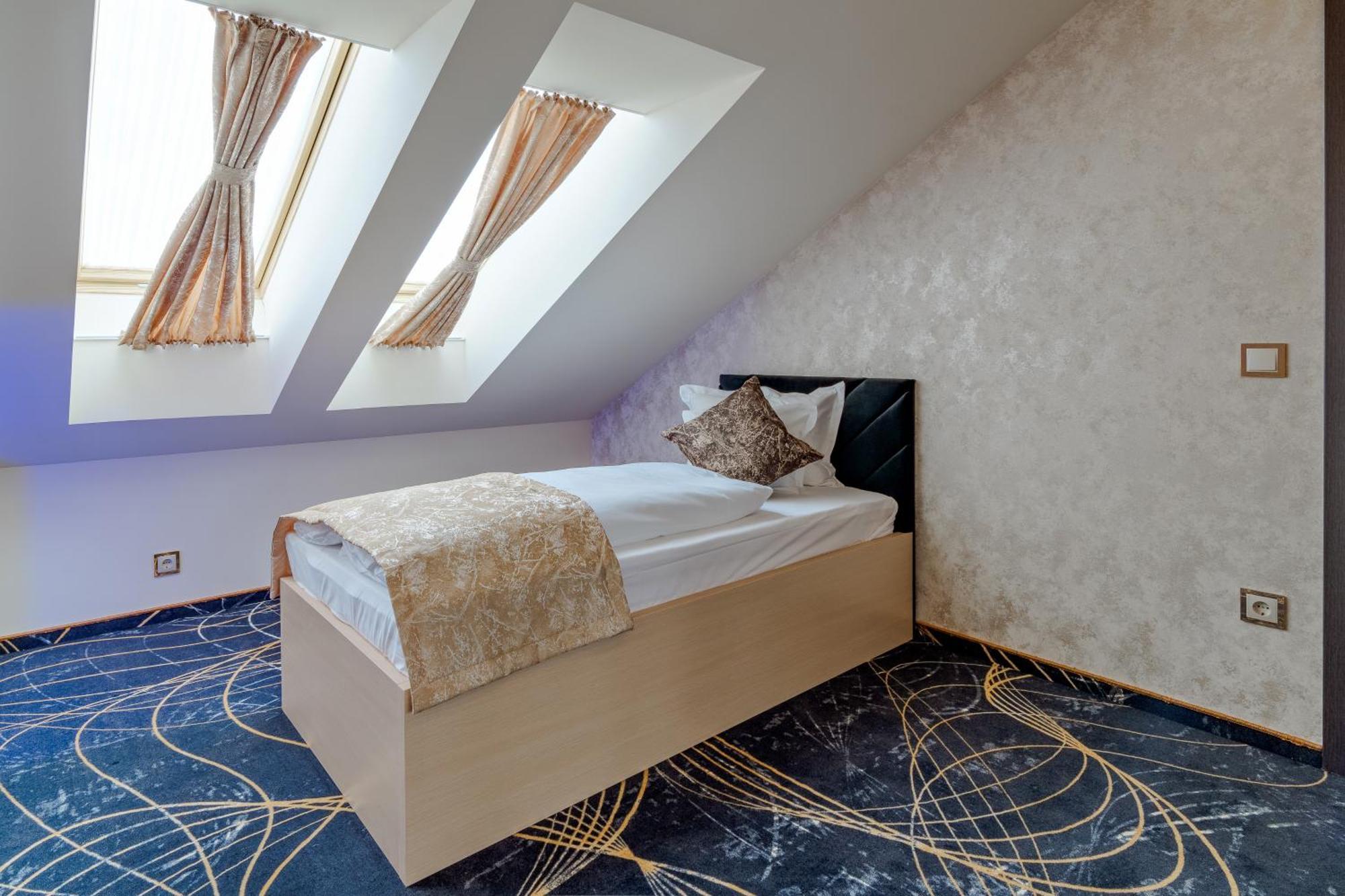 Bed and Breakfast Diamond Panzio à Hajdúszoboszló Extérieur photo